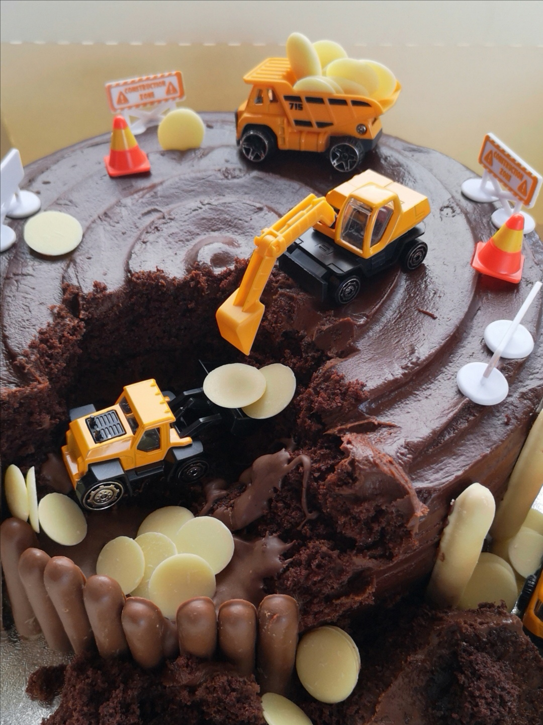 Easy Digger Construction Birthday Cake - Spikymouse.com